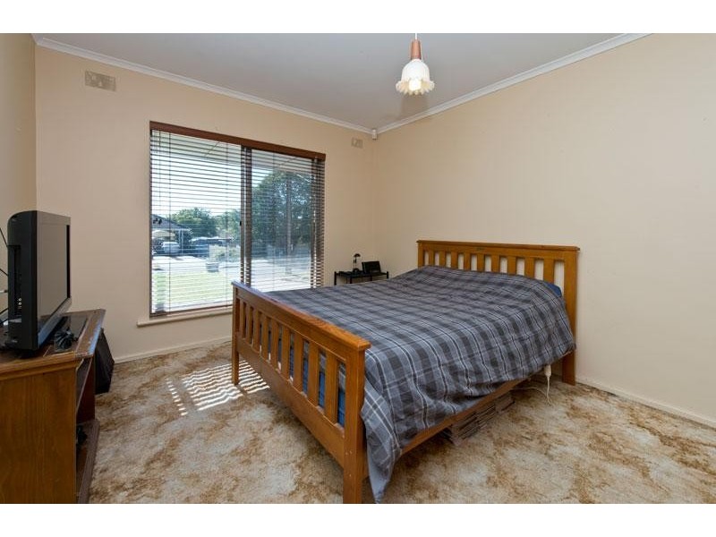 3 Burton Ave, Valley View SA 5093