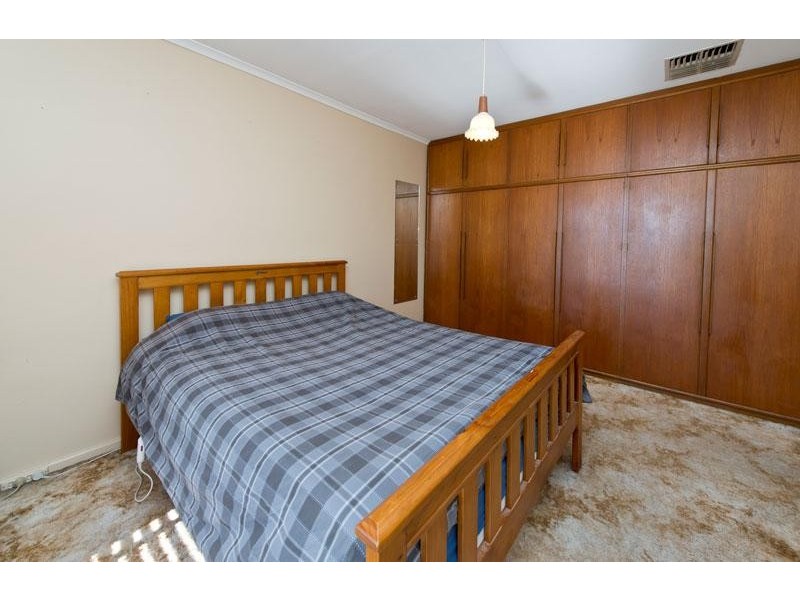 3 Burton Ave, Valley View SA 5093