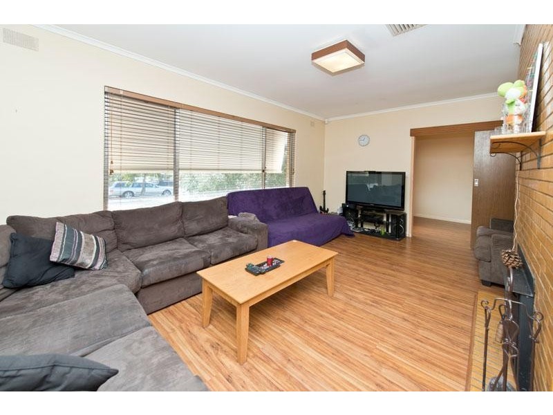 3 Burton Ave, Valley View SA 5093