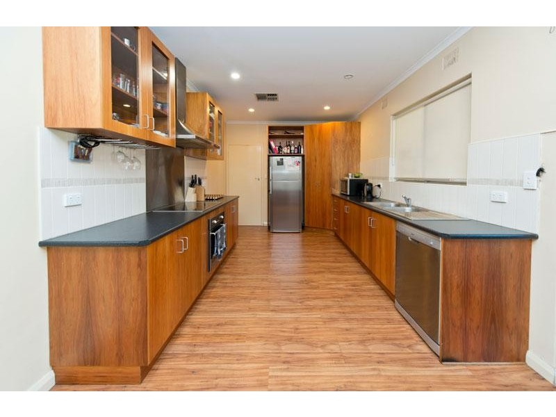 3 Burton Ave, Valley View SA 5093