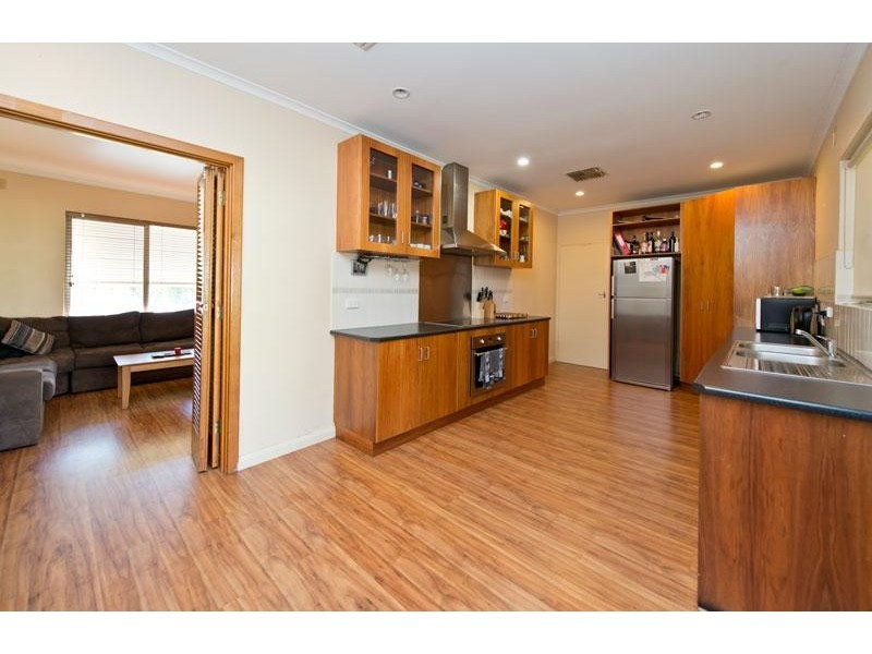 3 Burton Ave, Valley View SA 5093