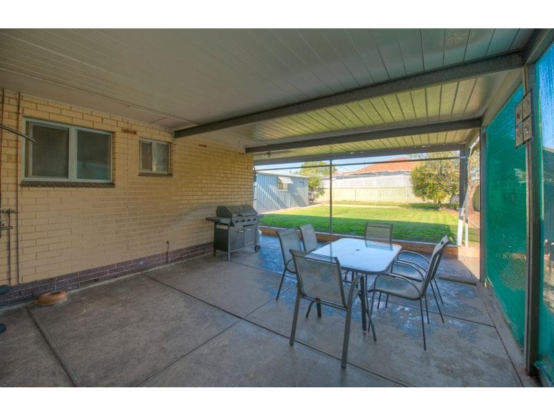3 Burton Ave, Valley View SA 5093