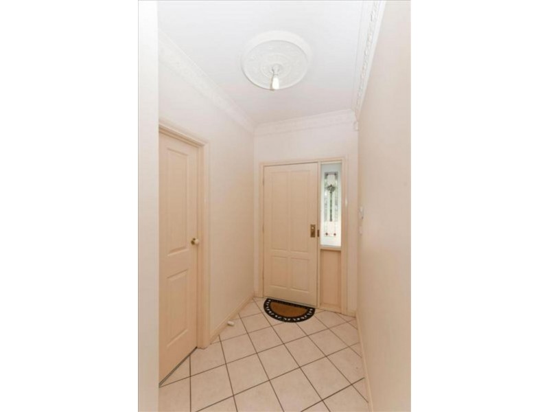 35 Swan  Cct, Mawson Lakes SA 5095