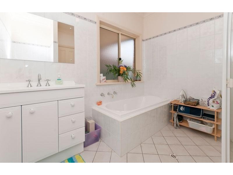 35 Swan  Cct, Mawson Lakes SA 5095