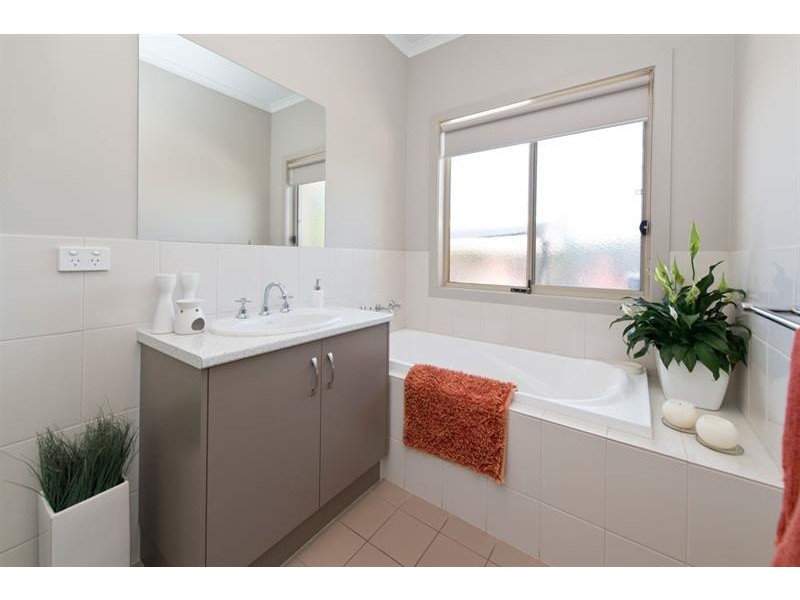 18a Melrose Ave, Clearview SA 5085