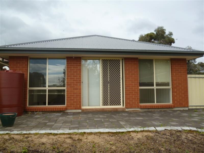 2A St Albans Pl, Clearview SA 5085