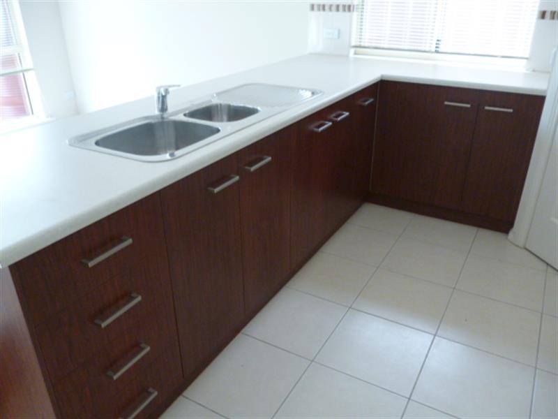 2A St Albans Pl, Clearview SA 5085