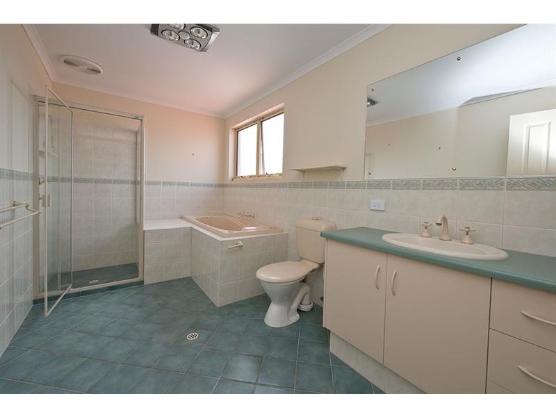 3 Grenada Ct, Mawson Lakes SA 5095