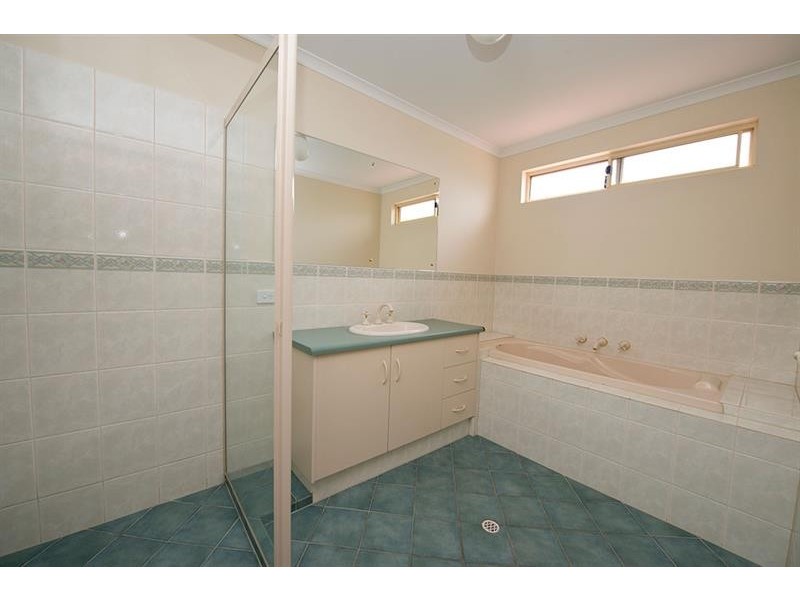 3 Grenada Ct, Mawson Lakes SA 5095
