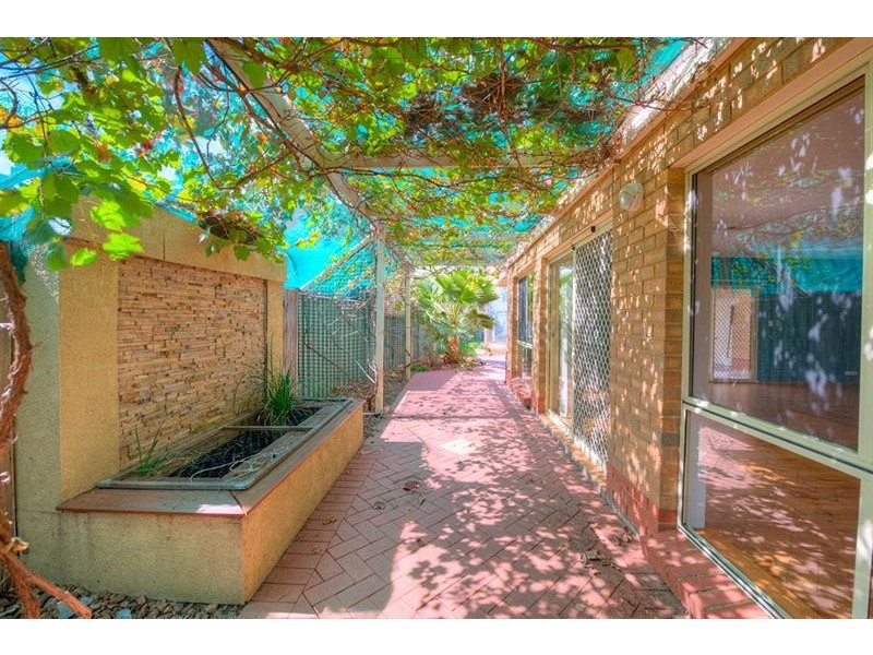 3 Grenada Ct, Mawson Lakes SA 5095