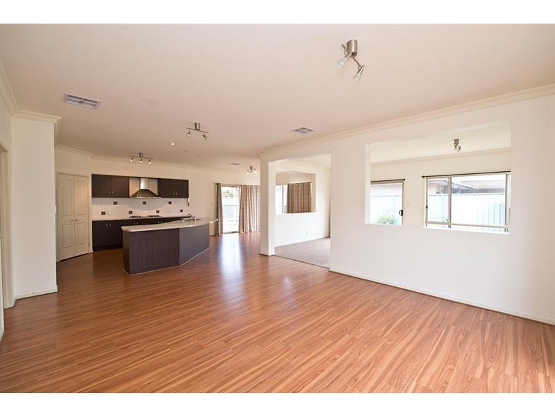 5 Grenada Ct, Mawson Lakes SA 5095
