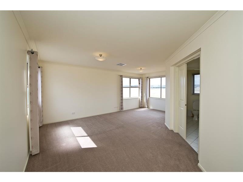 5 Grenada Ct, Mawson Lakes SA 5095