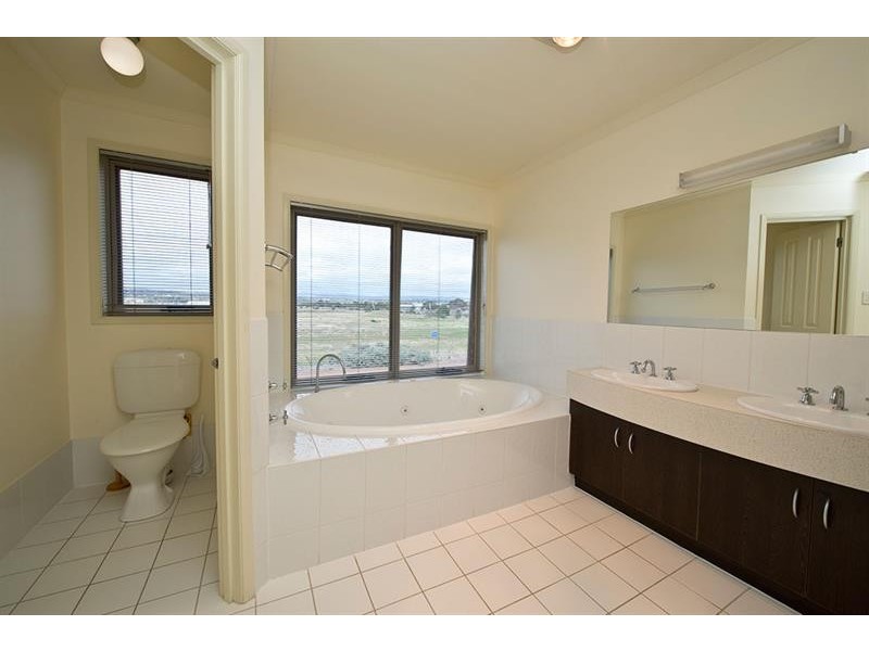 5 Grenada Ct, Mawson Lakes SA 5095