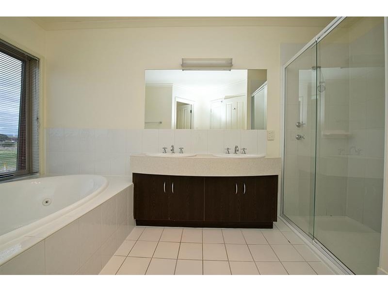 5 Grenada Ct, Mawson Lakes SA 5095