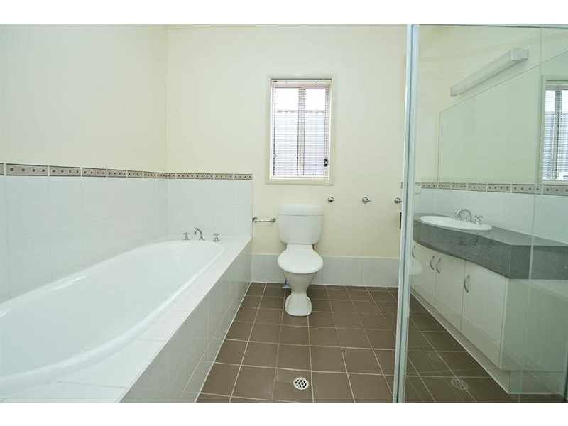 5 Grenada Ct, Mawson Lakes SA 5095