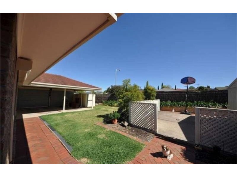5 Lyn Ct, Wynn Vale SA 5127
