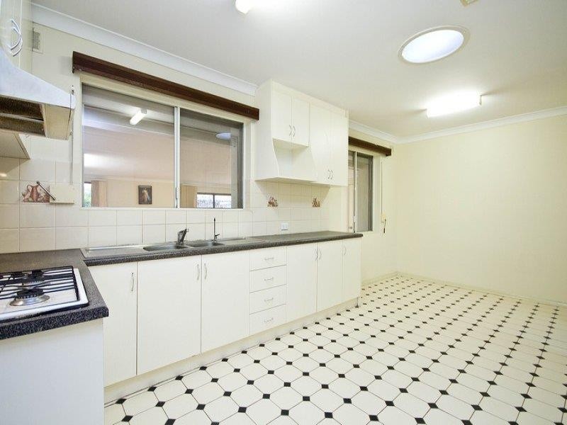 11 Padbury Rd, Gilles Plains SA 5086