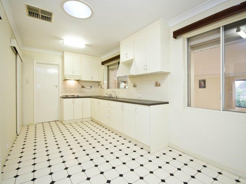 11 Padbury Rd, Gilles Plains SA 5086