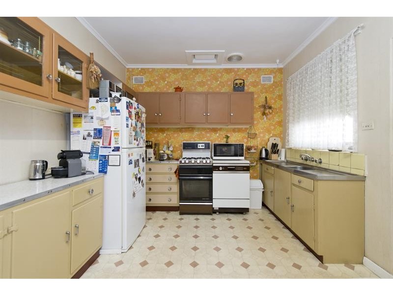 98 Collins St, Clearview SA 5085