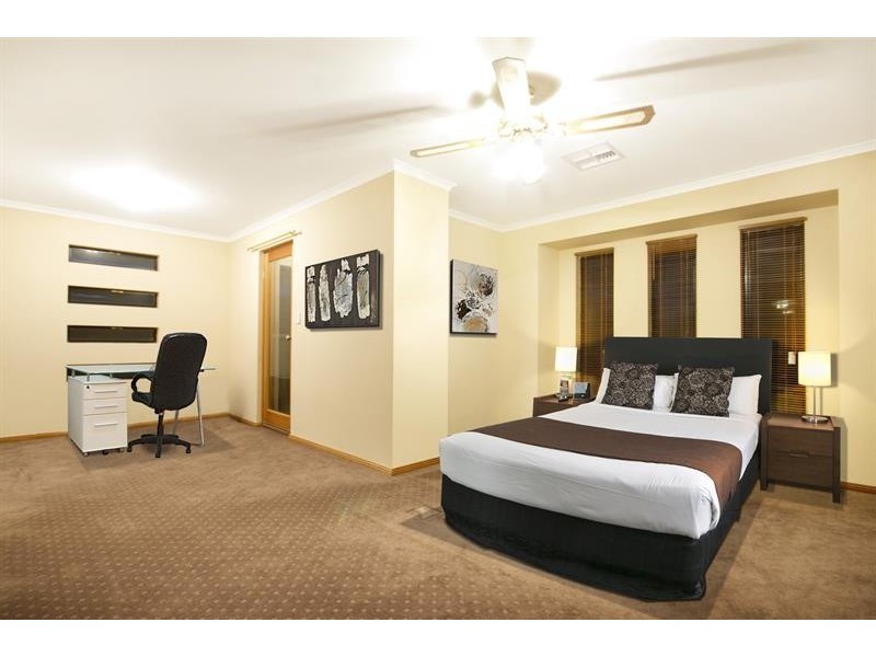 9 Harvey  Cct, Mawson Lakes SA 5095