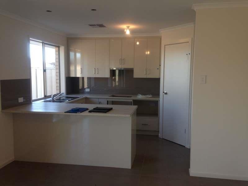 6 Badom Rd, Munno Para West SA 5115