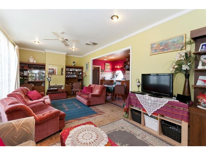 2 Chaplin Ave, Hillcrest SA 5086