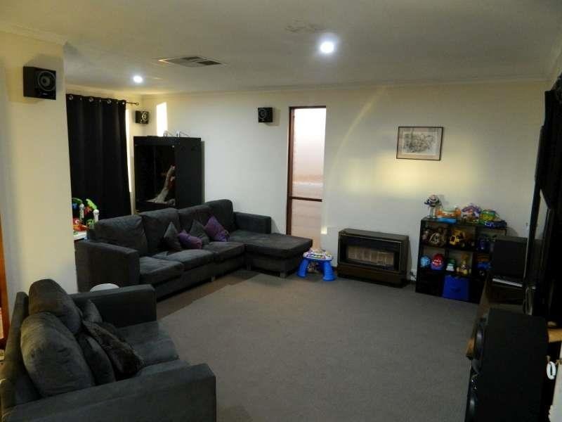 16 Hilltop Bvd, Hillbank SA 5112