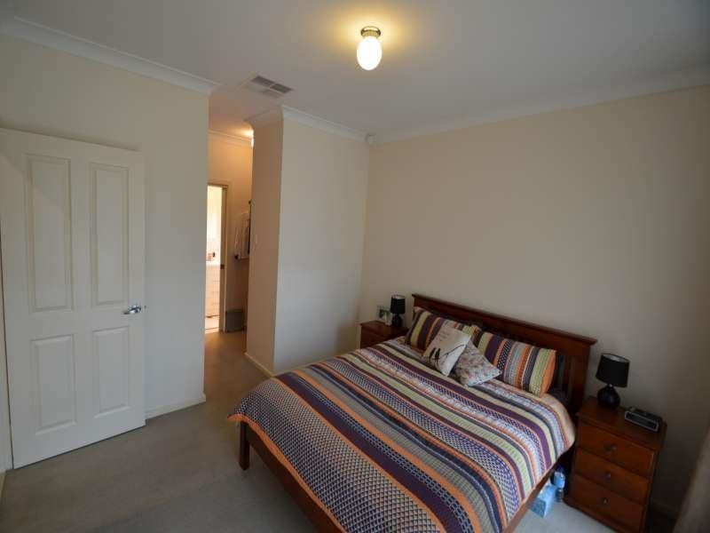 38 Ramsay St, Hillcrest SA 5086