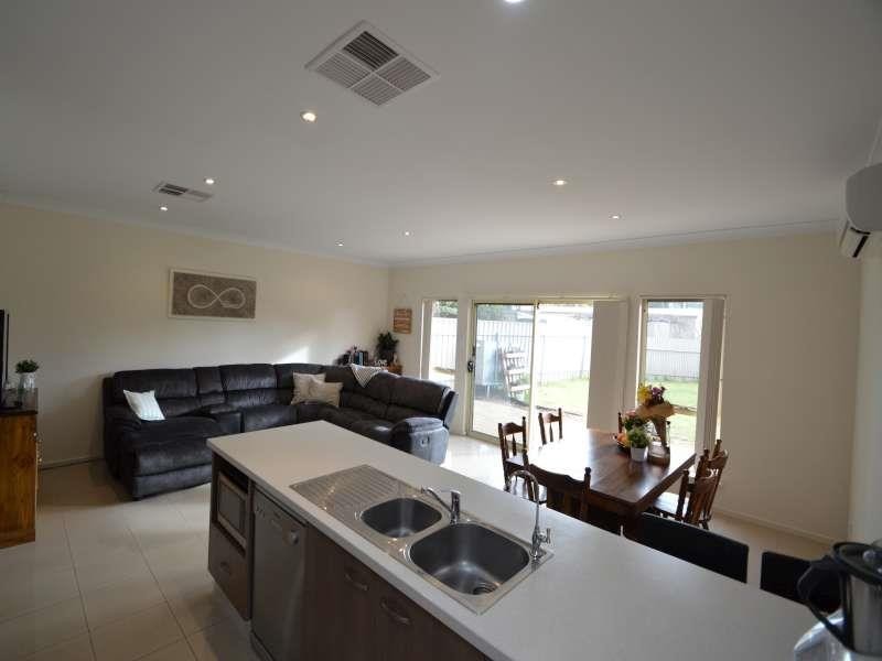 38 Ramsay St, Hillcrest SA 5086