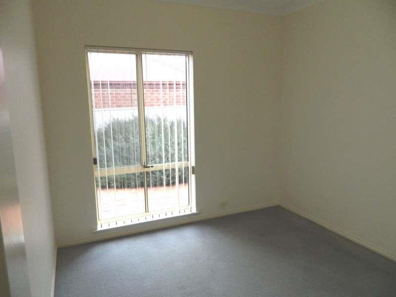 21 Chatswood Gr, Golden Grove SA 5125