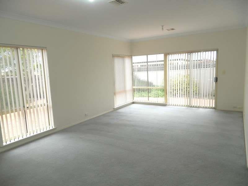 21 Chatswood Gr, Golden Grove SA 5125