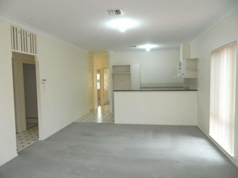 21 Chatswood Gr, Golden Grove SA 5125