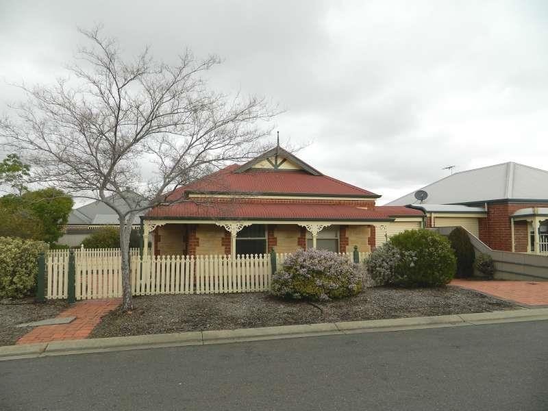21 Chatswood Gr, Golden Grove SA 5125