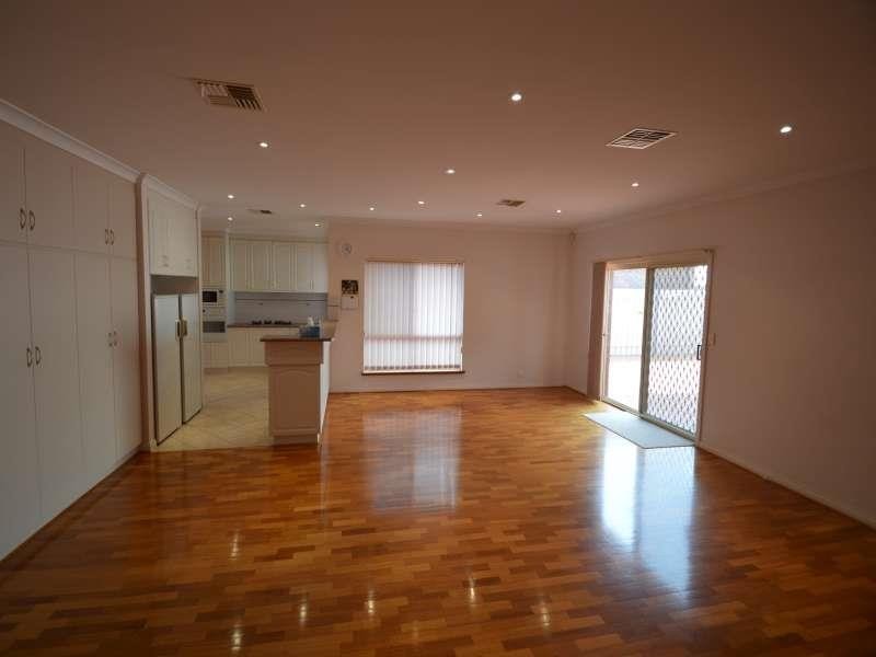 1 Derwent Avenue, Rostrevor SA 5073