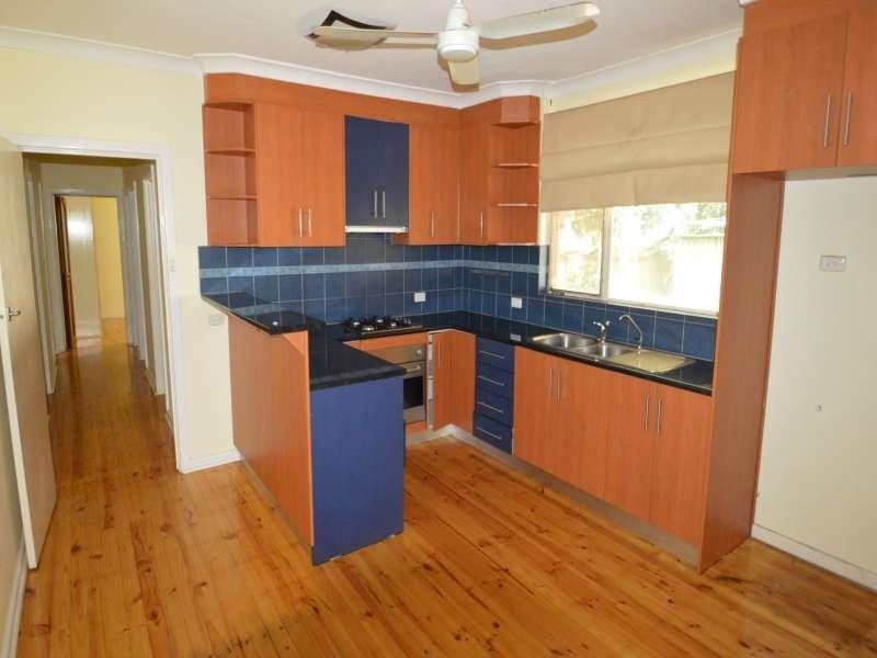 13 Bolton Rd, Para Hills SA 5096