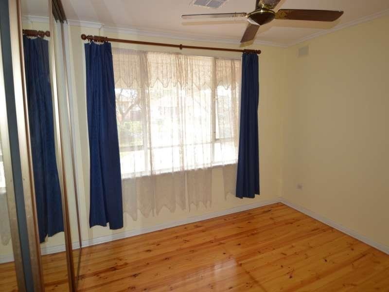 13 Bolton Rd, Para Hills SA 5096