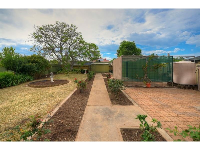 33 The Parade -, Blair Athol SA 5084