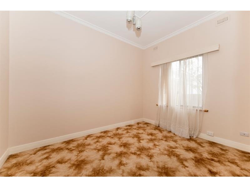 33 The Parade -, Blair Athol SA 5084