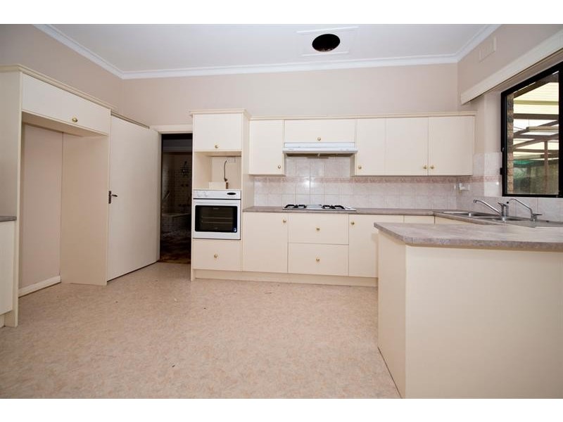 33 The Parade -, Blair Athol SA 5084