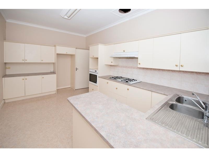 33 The Parade -, Blair Athol SA 5084