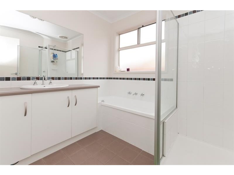38 Mckinlay Ave, Gilles Plains SA 5086