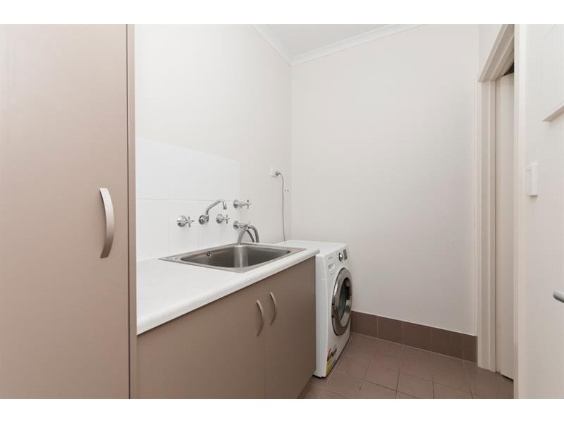 38 Mckinlay Ave, Gilles Plains SA 5086