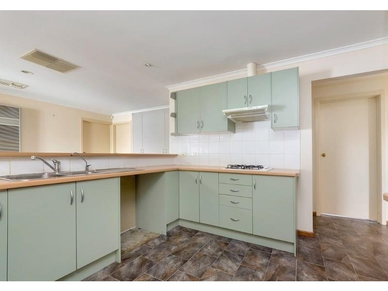 2 Hilditch Dr, Green Fields SA 5107