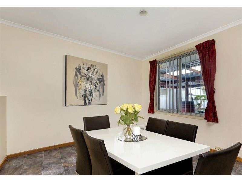 2 Hilditch Dr, Green Fields SA 5107