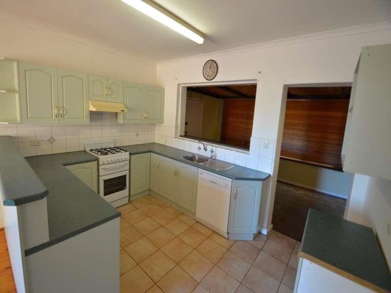 12 Heather  Dr, Para Vista SA 5093