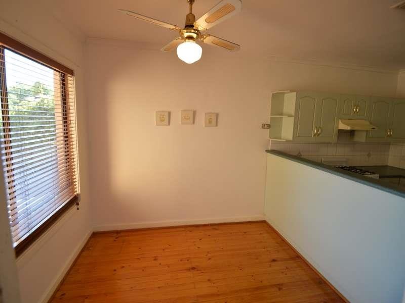 12 Heather  Dr, Para Vista SA 5093