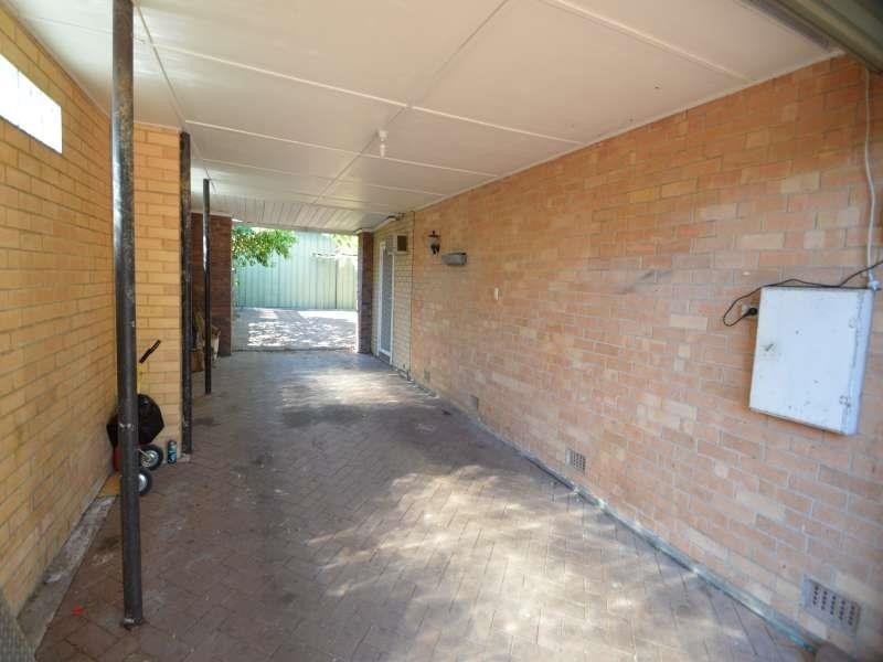 12 Heather  Dr, Para Vista SA 5093