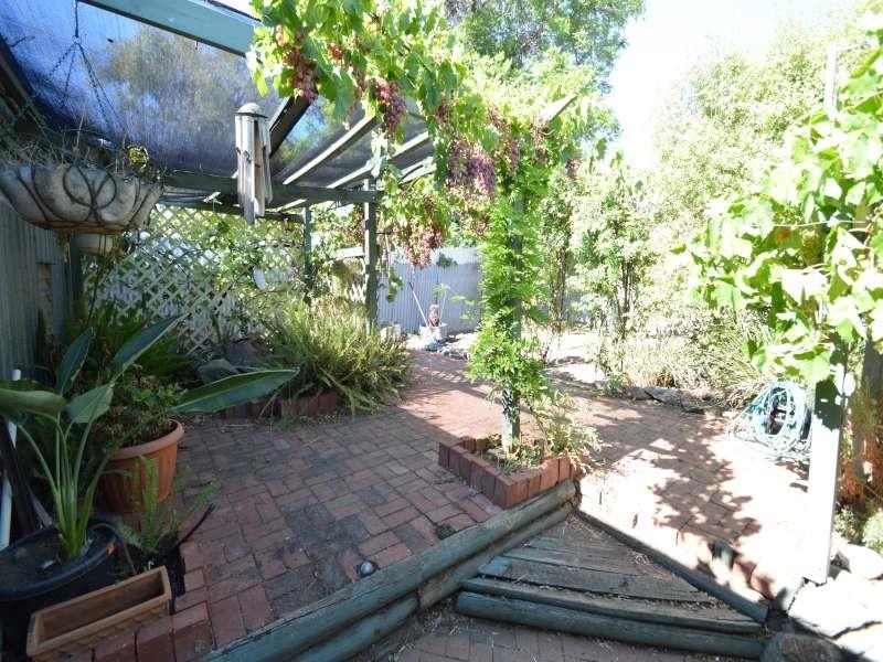 12 Heather  Dr, Para Vista SA 5093