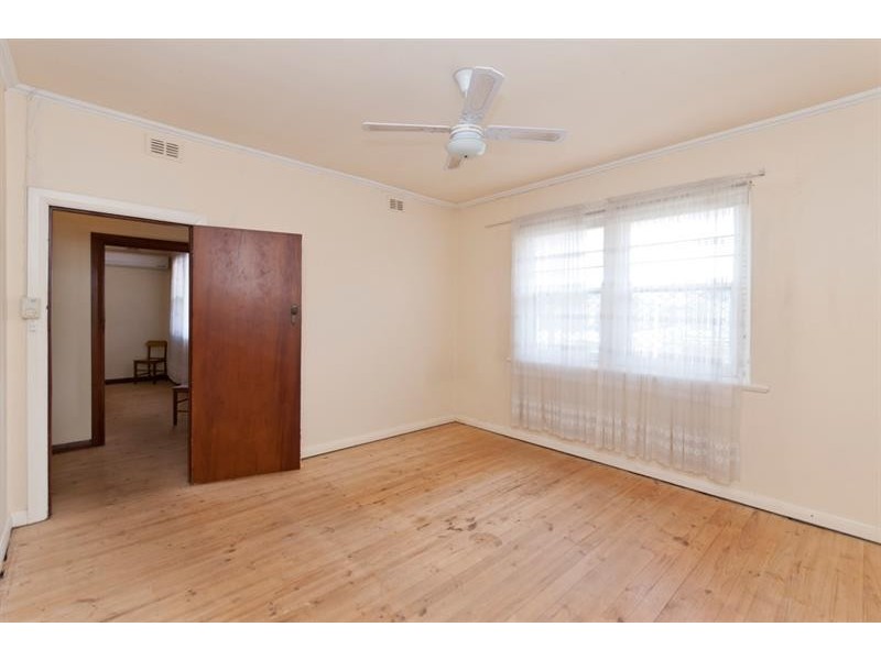 28 Hotchkiss Cres, Croydon Park SA 5008