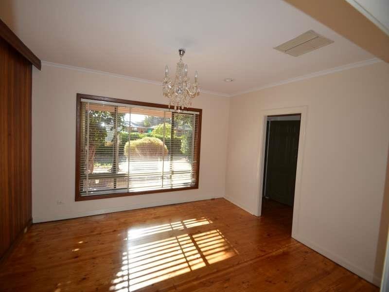 100 Nelson Rd, Valley View SA 5093